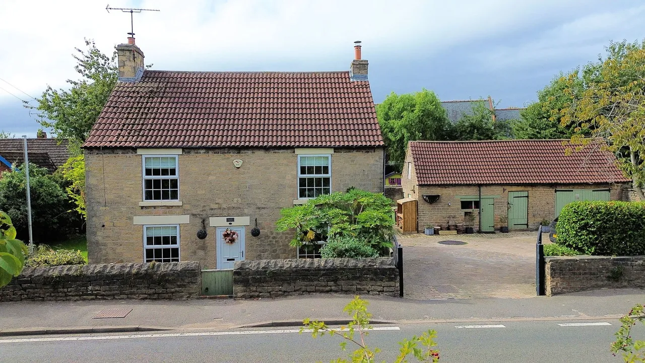 Mansfield Road, Creswell, S80, photo 26