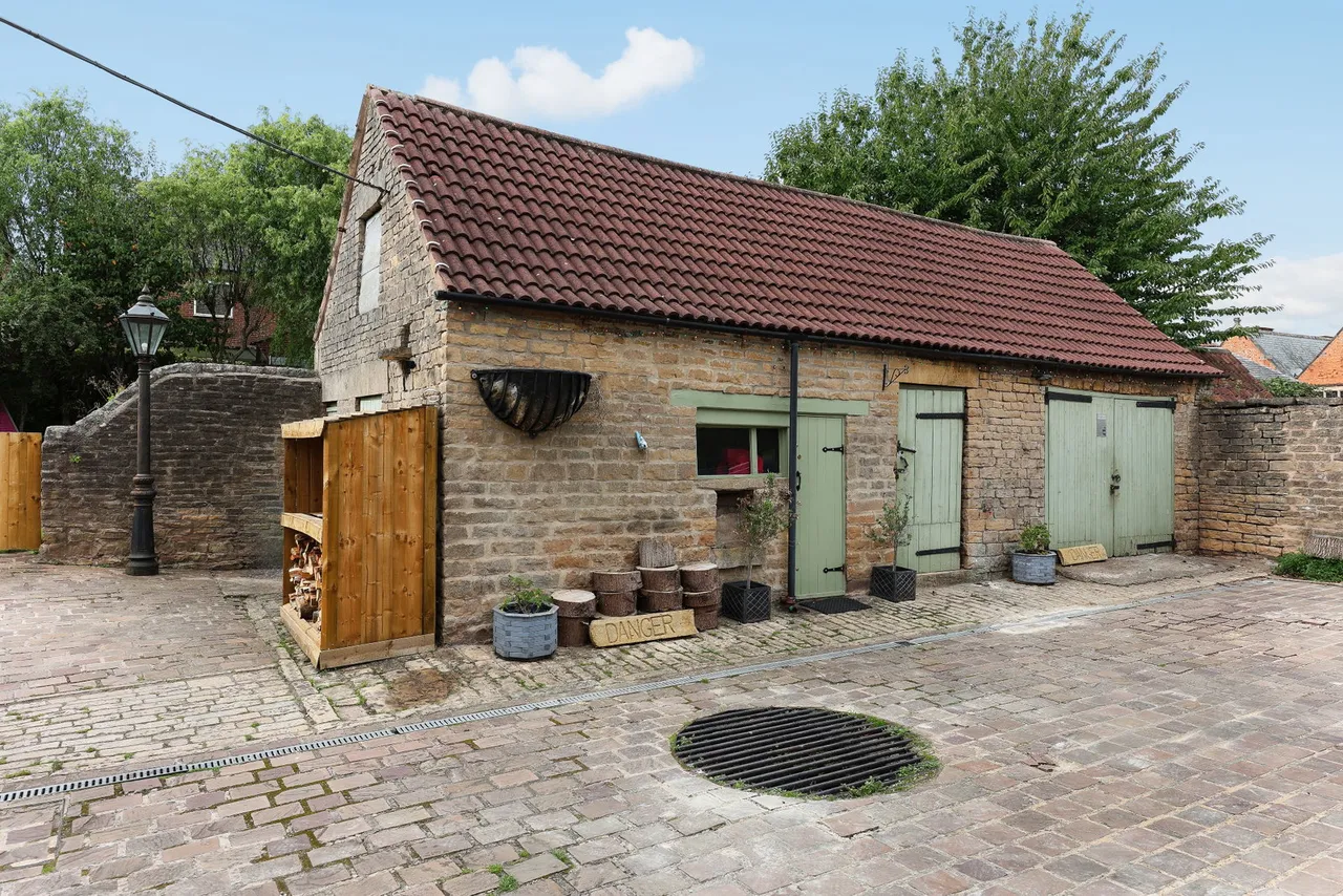 Mansfield Road, Creswell, S80, photo 30