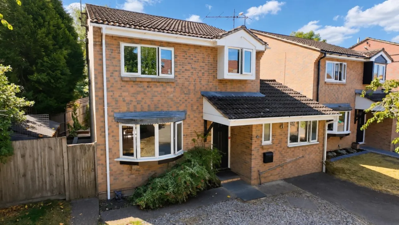 4 bed house for sale — Swallow Way, Wokingham