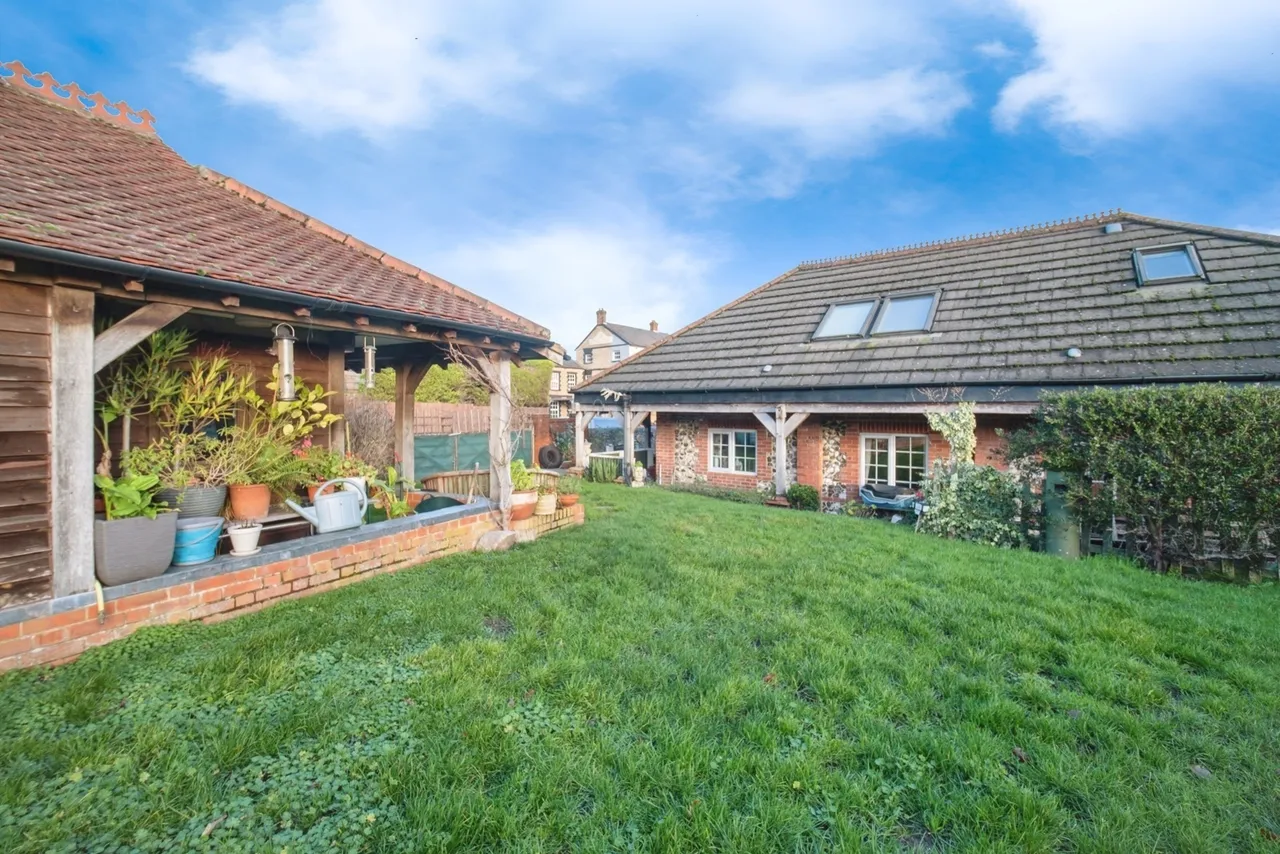 Farnborough Road, Farnham, GU9, photo 47