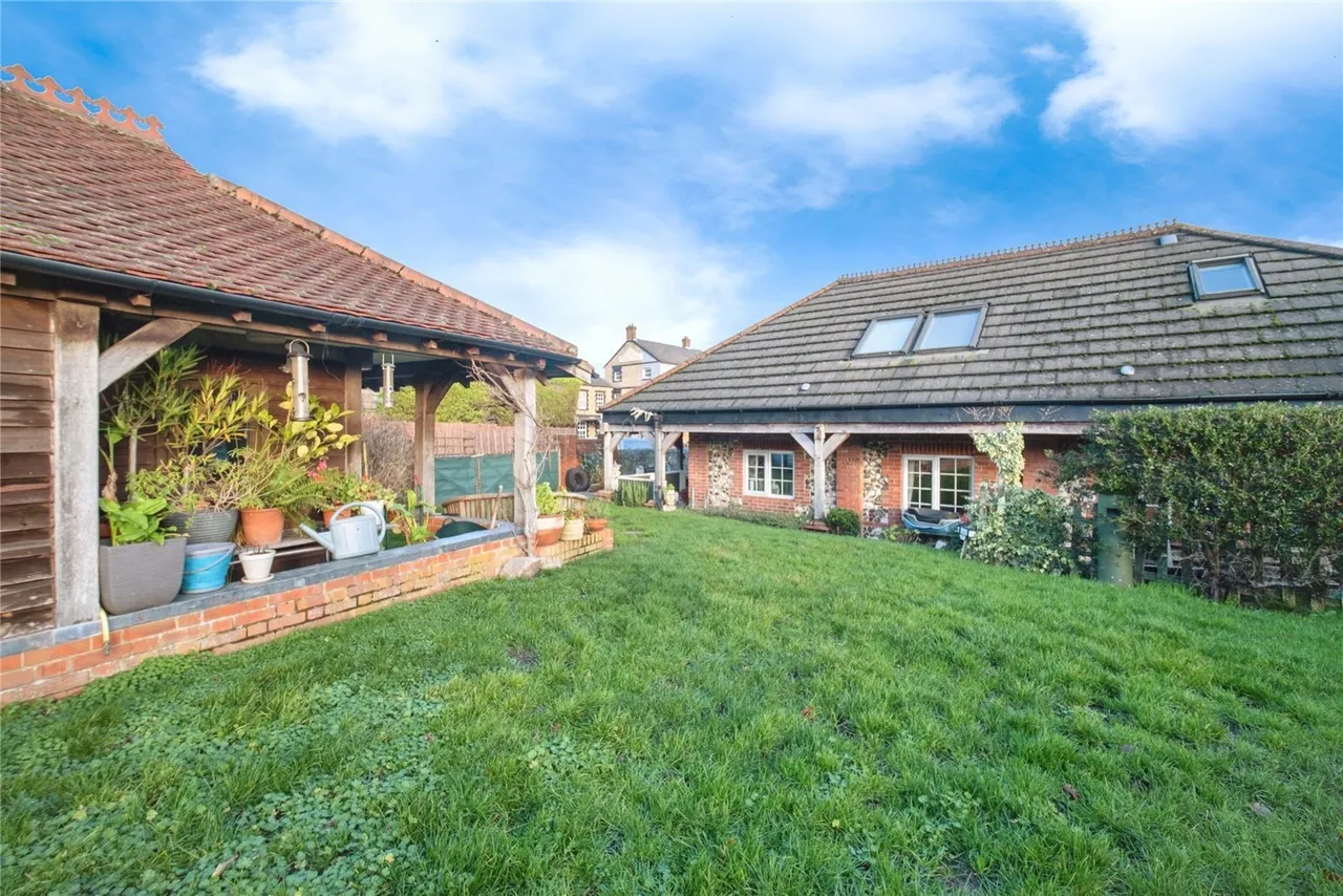 Farnborough Road, Farnham, GU9, photo 13