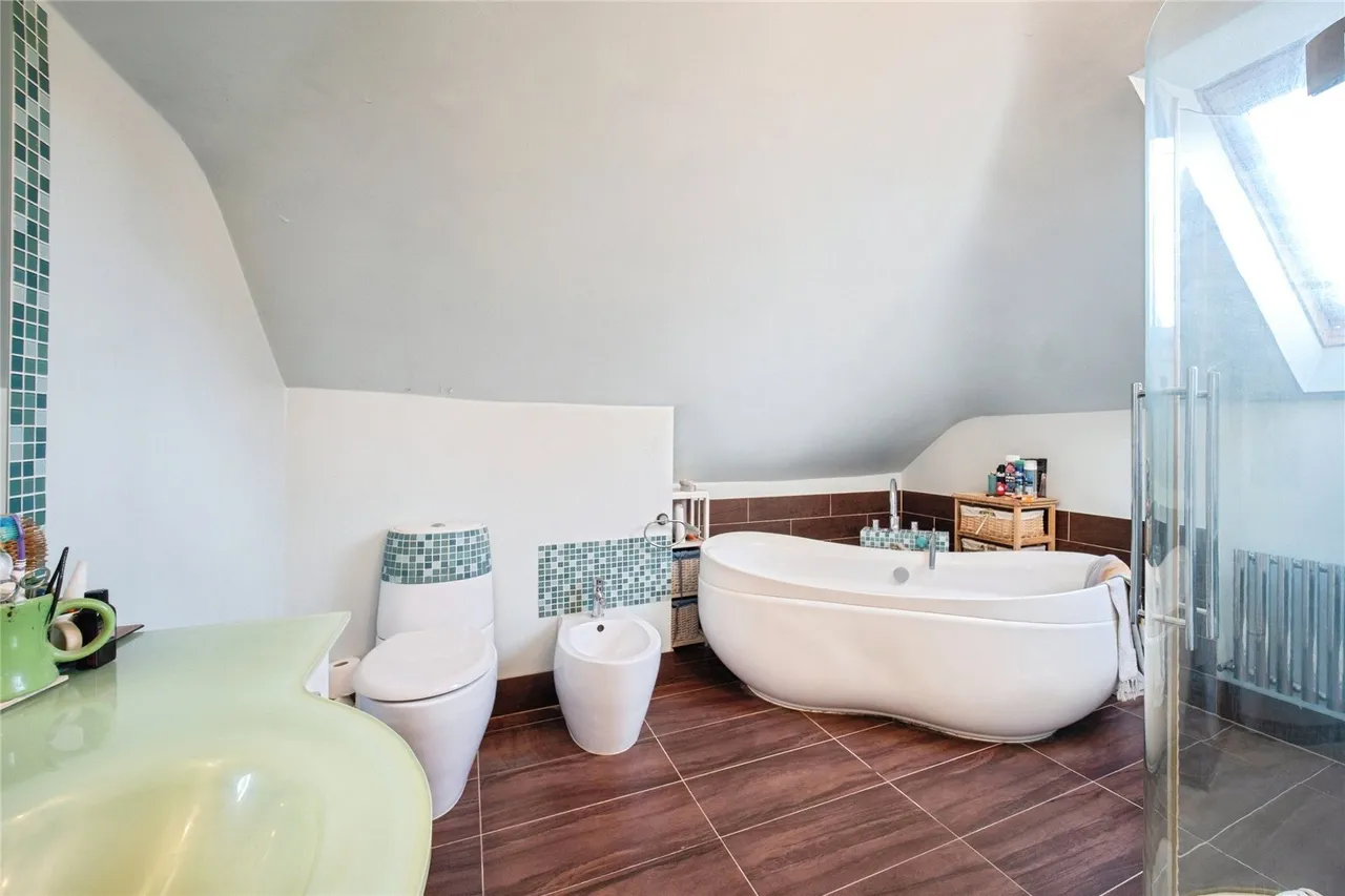 Farnborough Road, Farnham, GU9, photo 7
