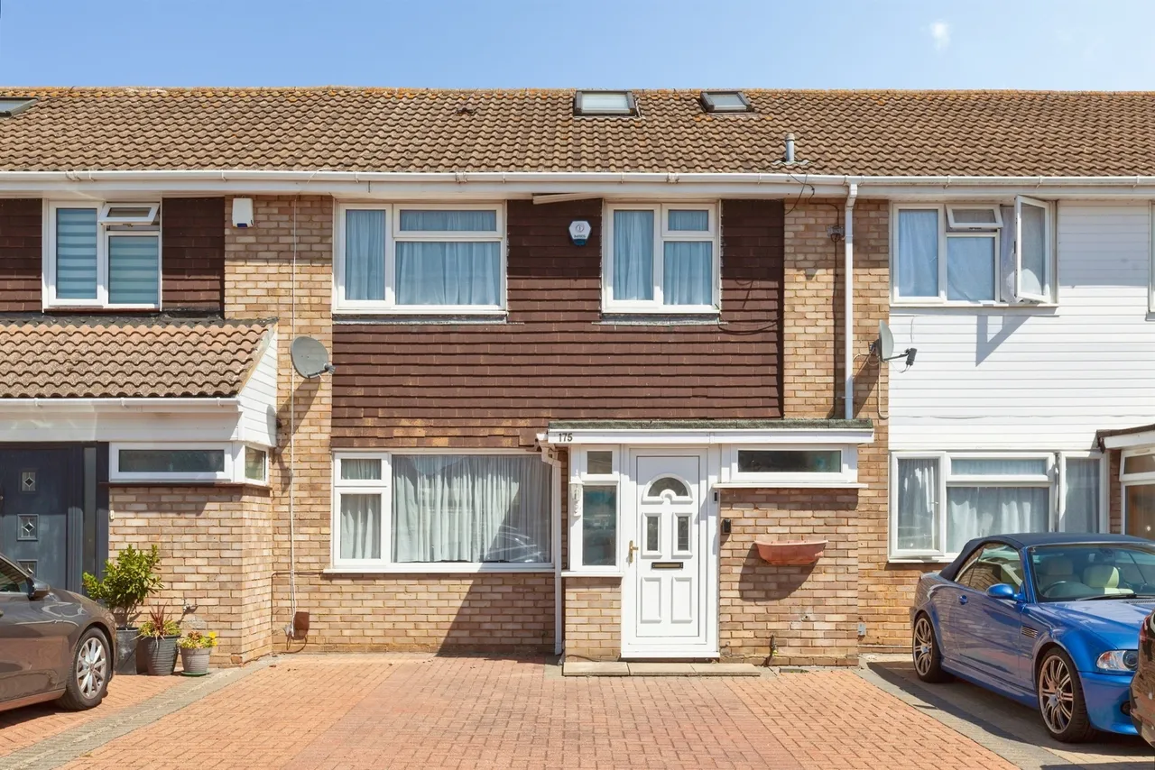 3 bed house for sale — Goodman Park, Slough
