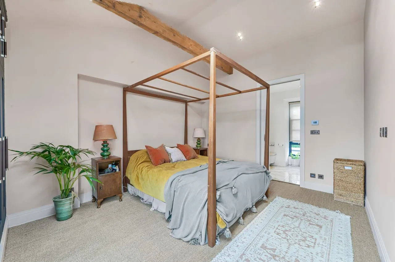 Clapham Common South Side, Clapham, London, SW4, photo 6