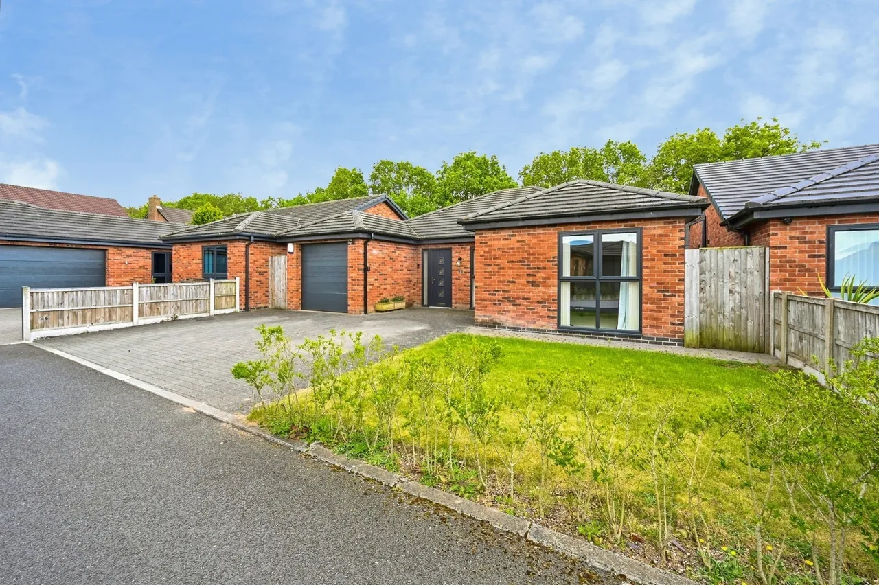 3 bed house for sale — Bransdale Heights, Forest Town, Mansfield, Nottinghamshire, NG19