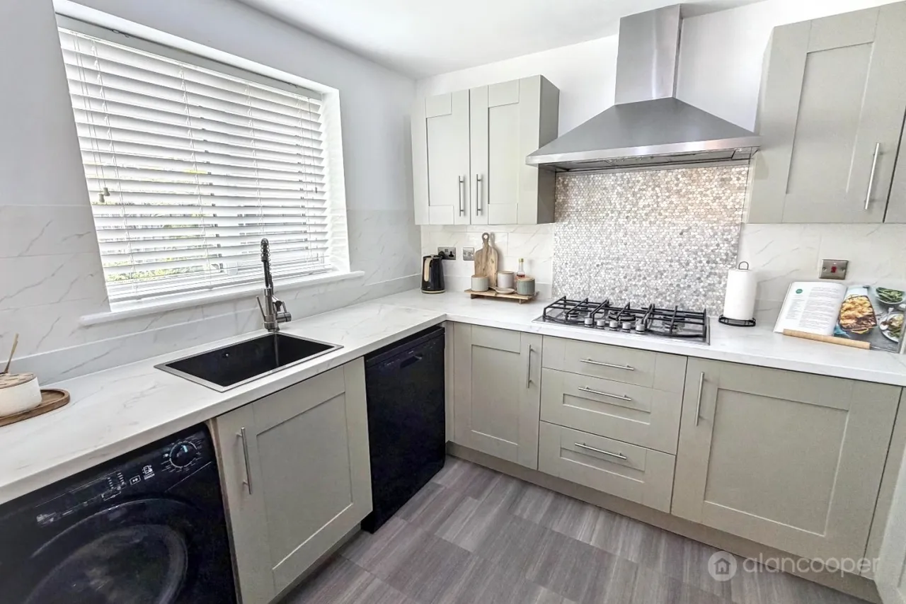 Harrow Lane, Weddington, CV10, photo 12
