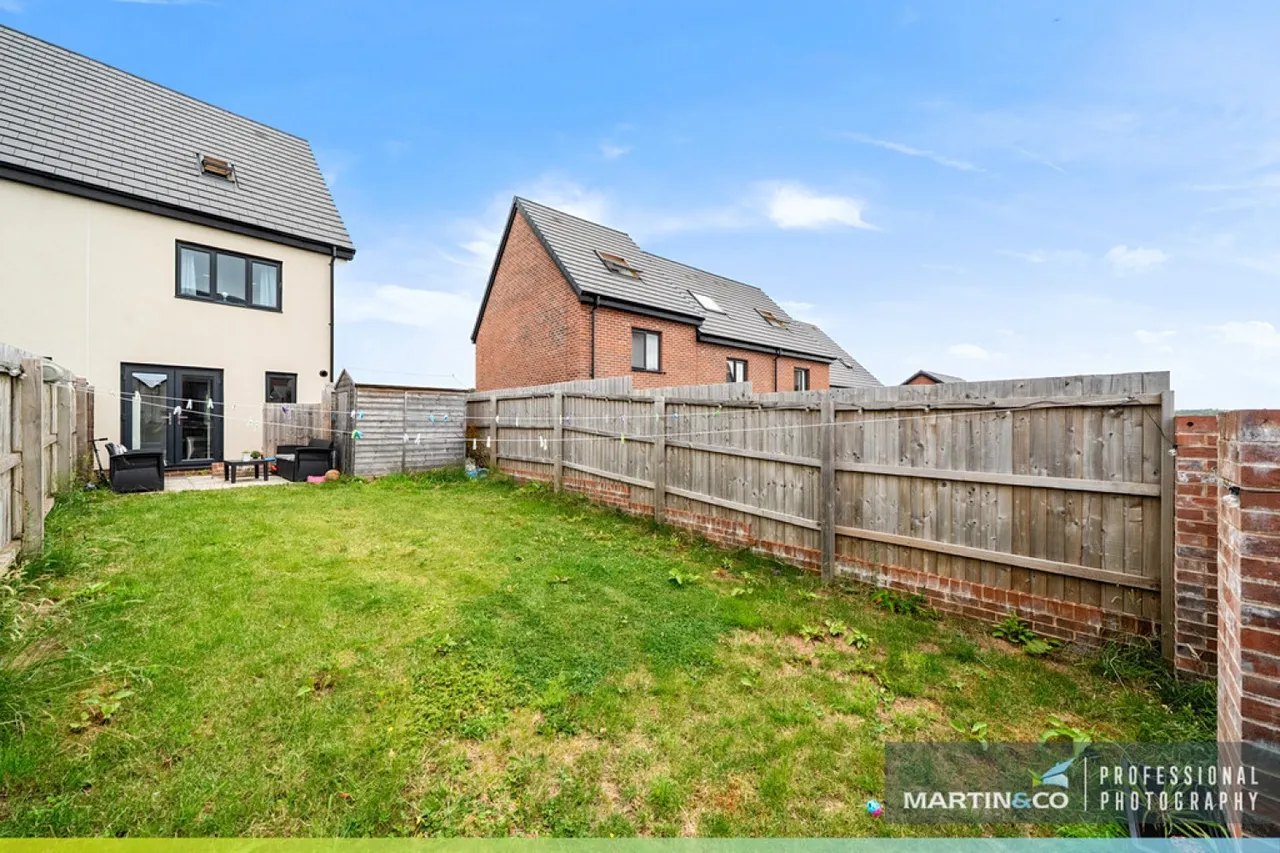 Church Road, St Edeyrns, photo 11