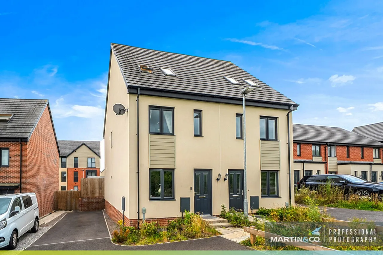 3 bed house for sale — Church Road, St Edeyrns