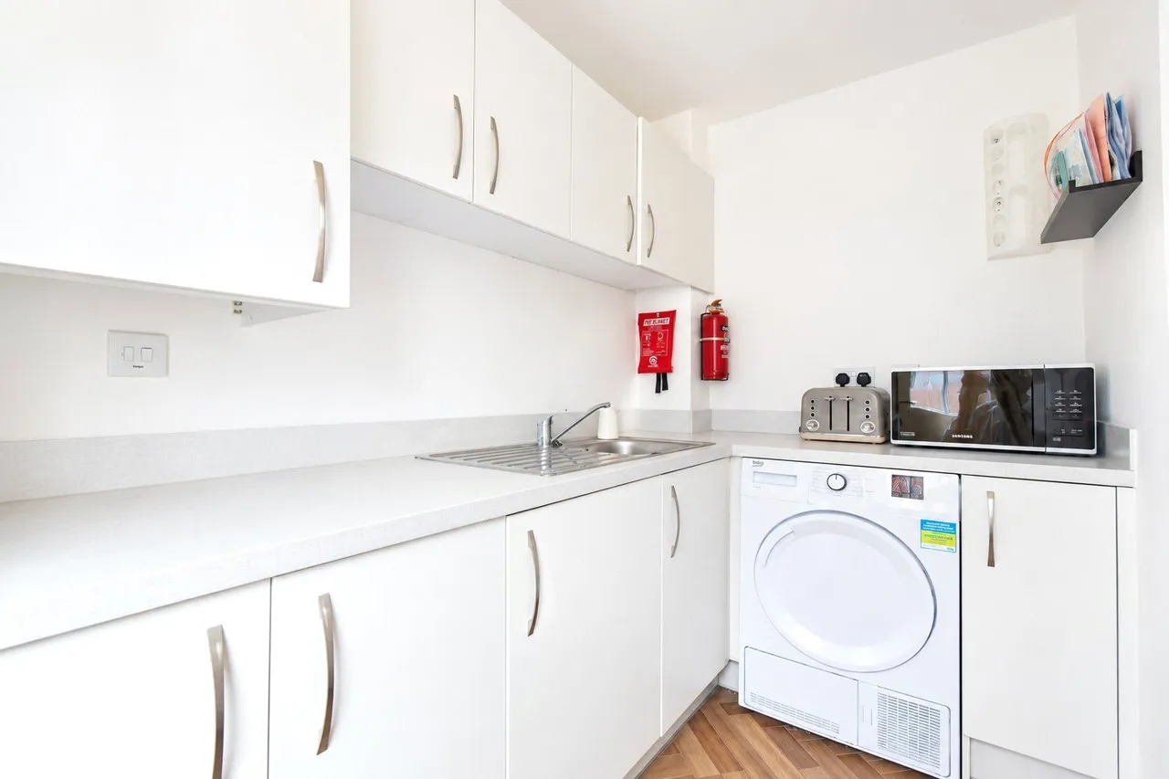 Barker Crescent, Hook, Hampshire, RG27 9FR, photo 12