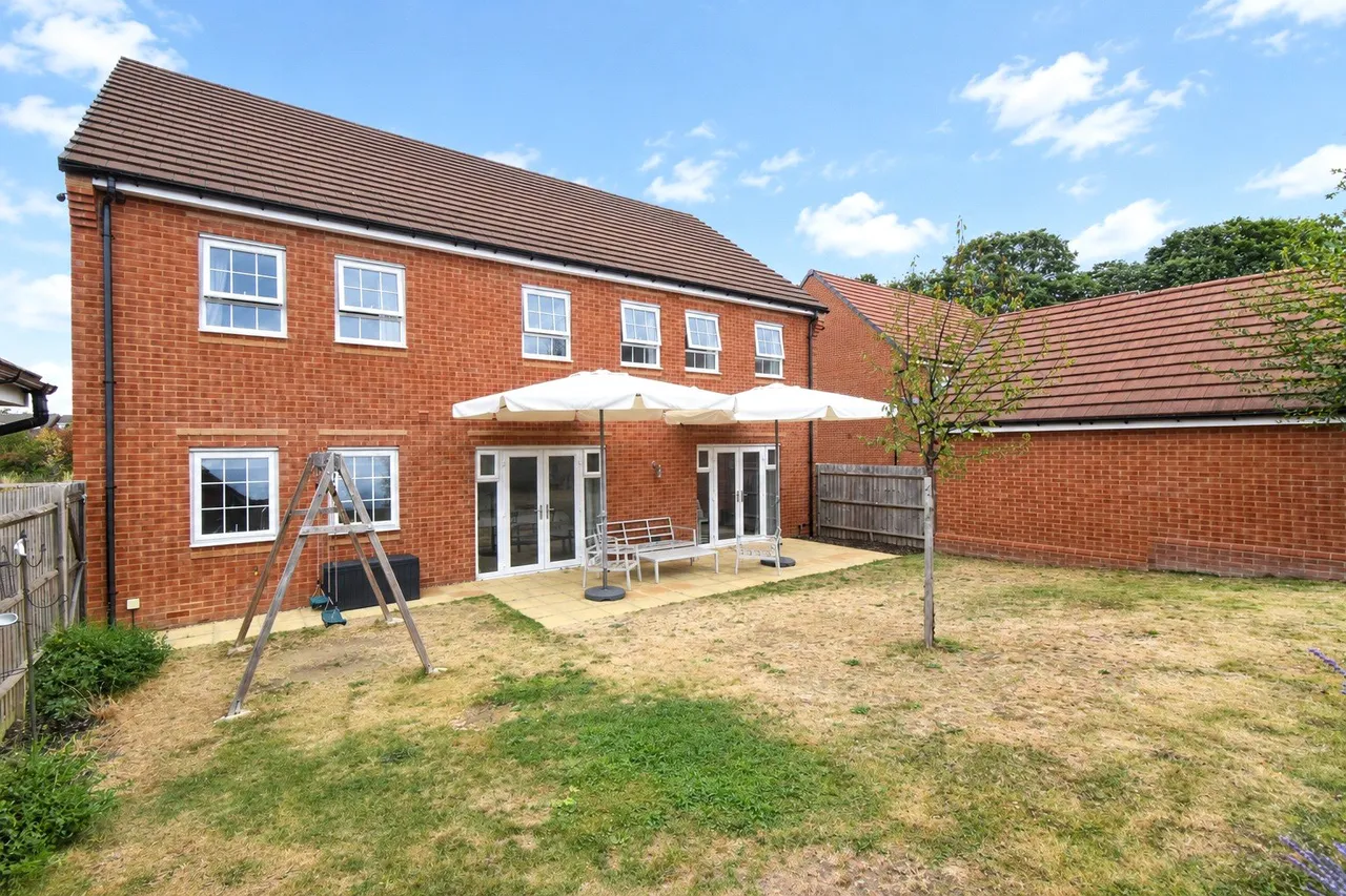 Barker Crescent, Hook, Hampshire, RG27 9FR, photo 10