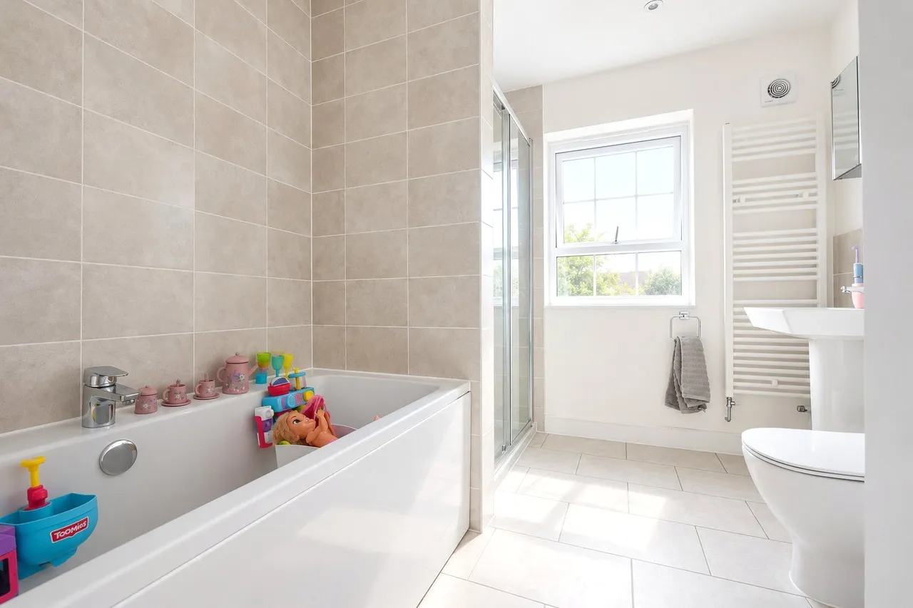Barker Crescent, Hook, Hampshire, RG27 9FR, photo 16