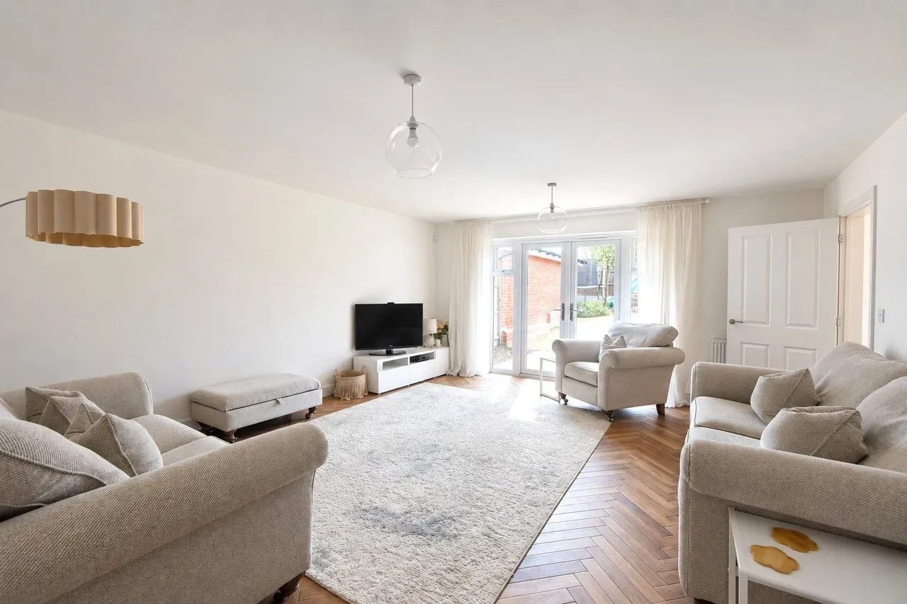 Barker Crescent, Hook, Hampshire, RG27 9FR, photo 5
