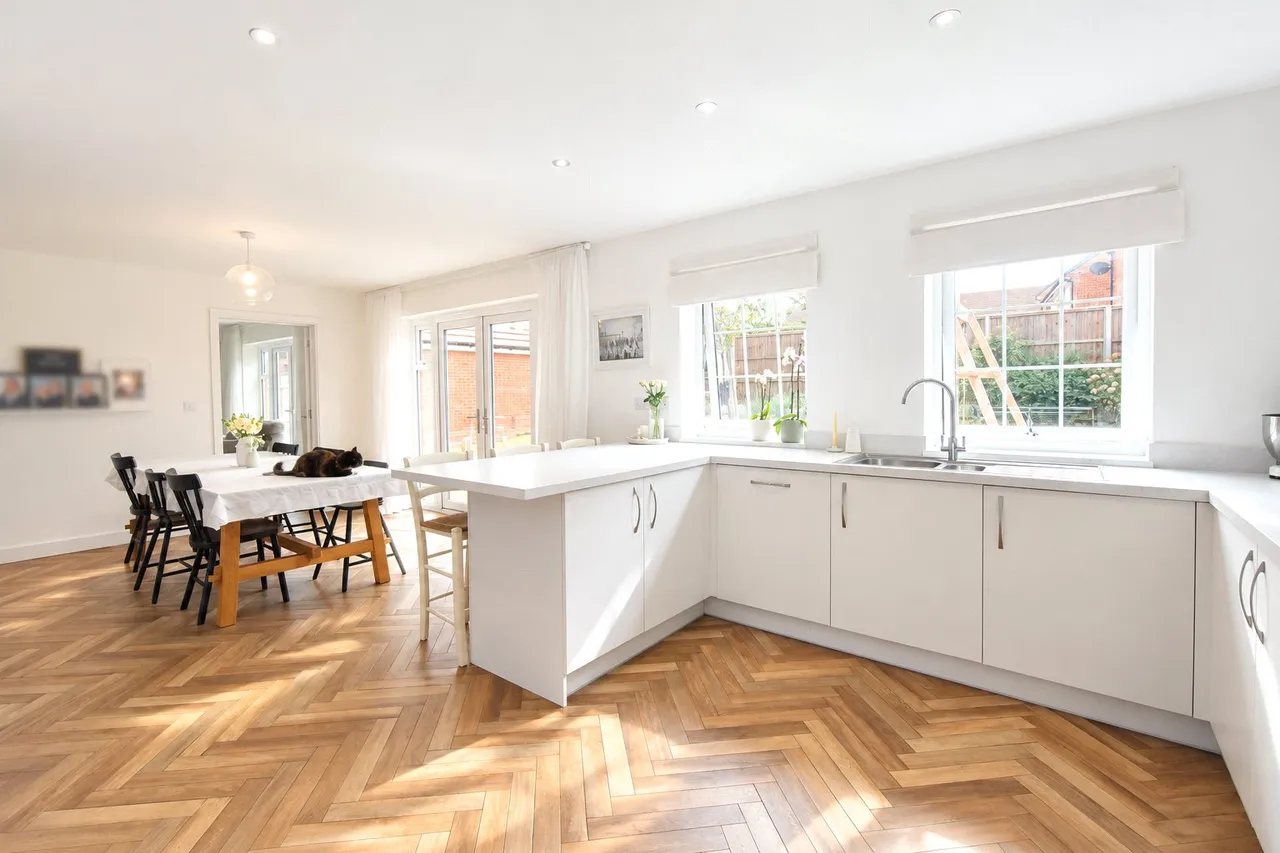 Barker Crescent, Hook, Hampshire, RG27 9FR, photo 4