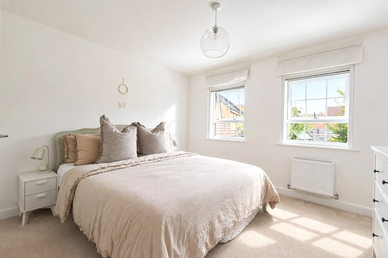 Barker Crescent, Hook, Hampshire, RG27 9FR, photo 8