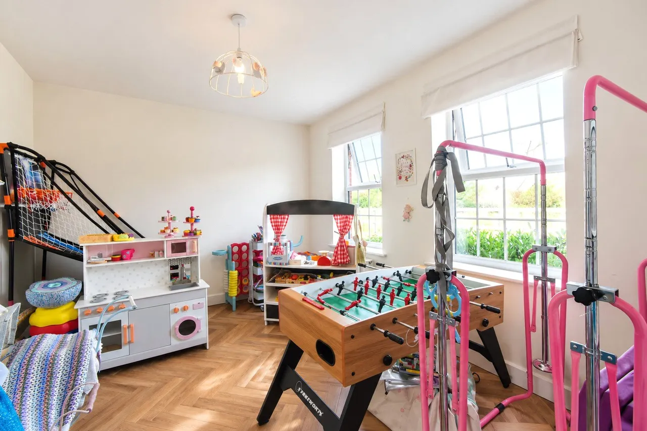 Barker Crescent, Hook, Hampshire, RG27 9FR, photo 24