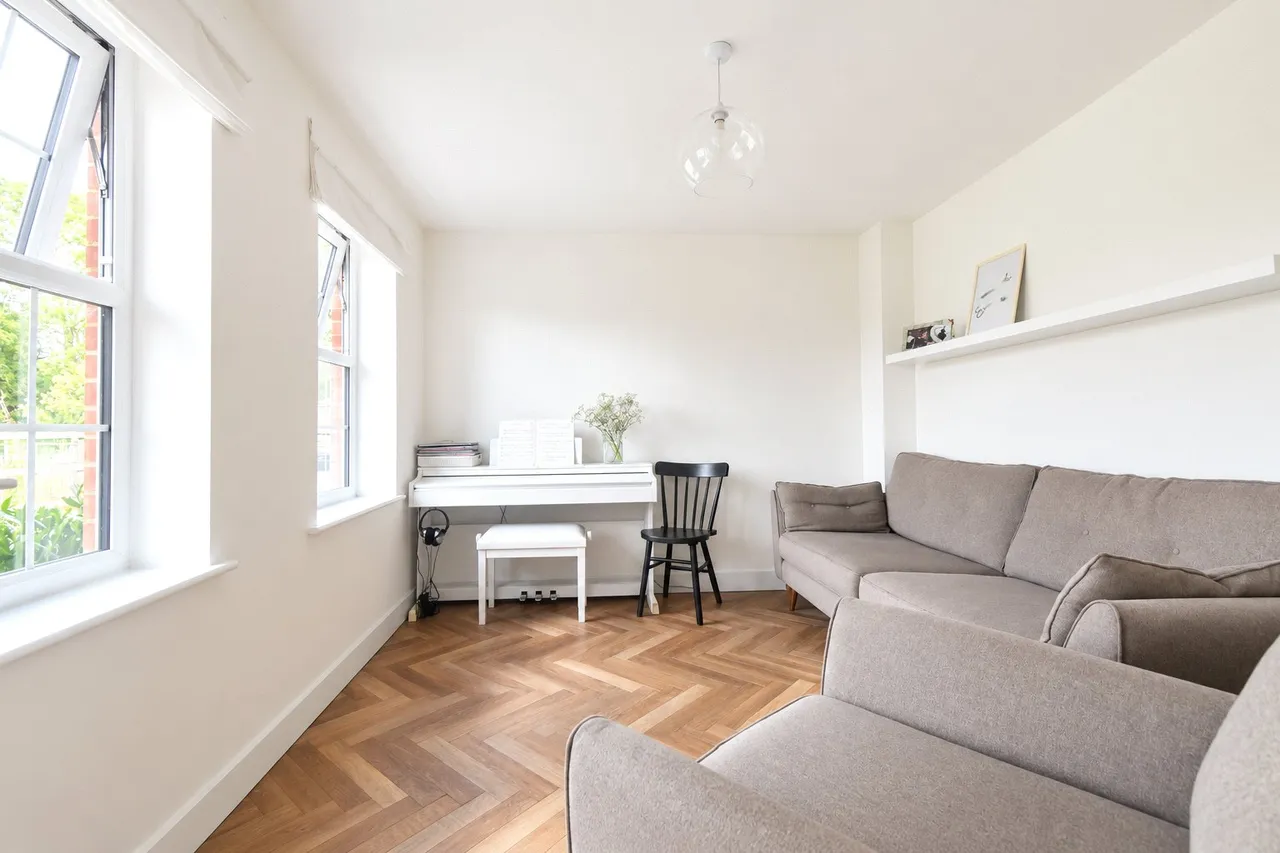 Barker Crescent, Hook, Hampshire, RG27 9FR, photo 13