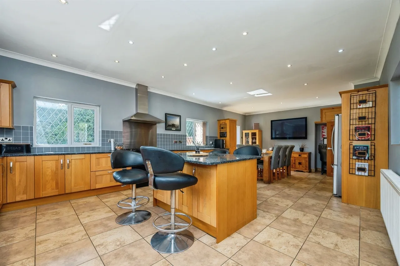 Alcester Road, Portway, B48, photo 13