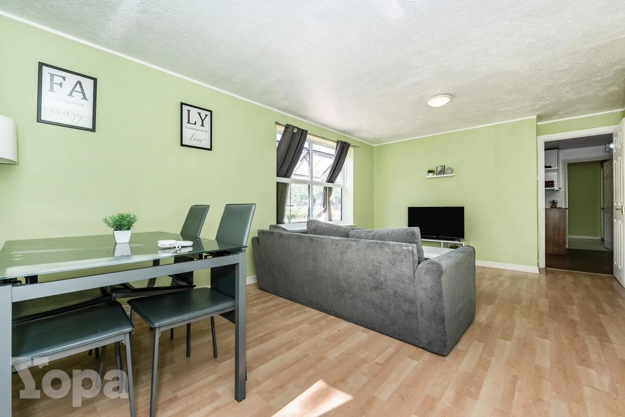 Grange Crescent, Dartford, DA2, photo 3