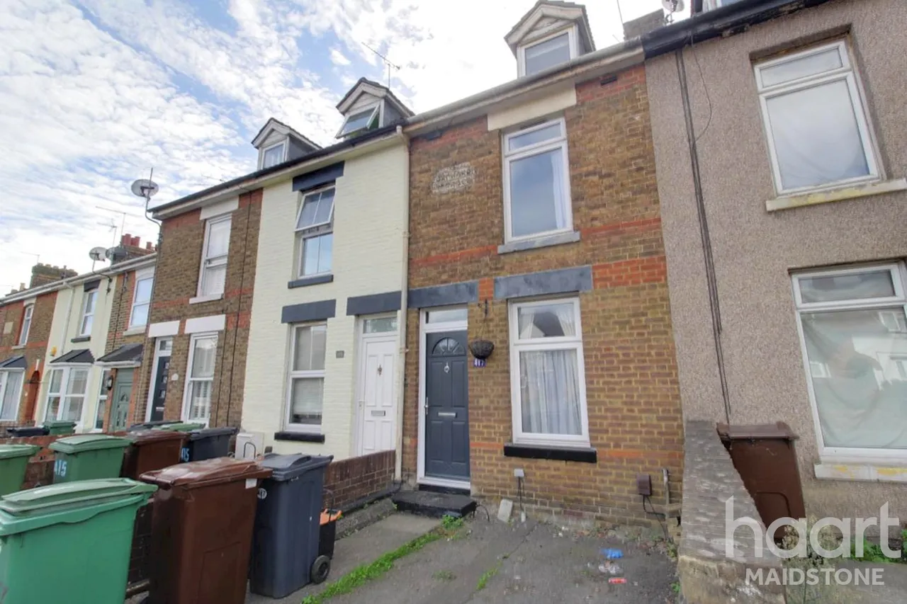 1 bed house to rent, Tonbridge Road, ME16