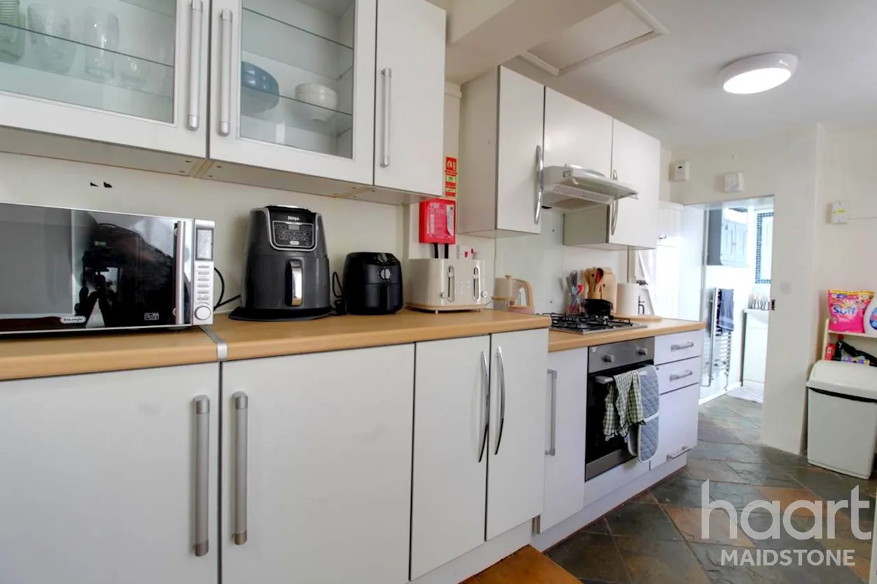 Tonbridge Road, ME16, photo 6