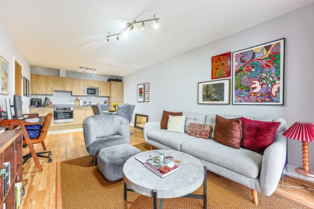 Boulevard Drive, Beaufort Park, NW9, photo 2