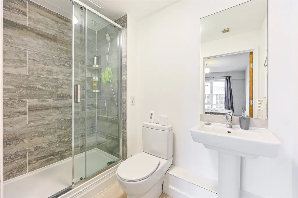 Boulevard Drive, Beaufort Park, NW9, photo 8