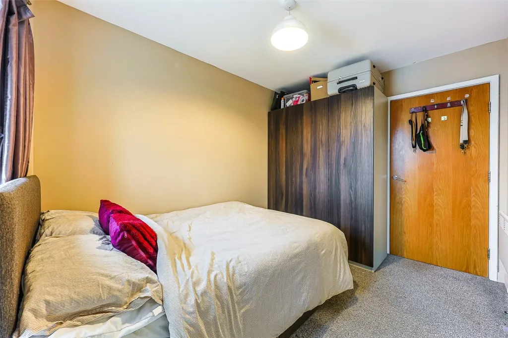 Boulevard Drive, Beaufort Park, NW9, photo 16