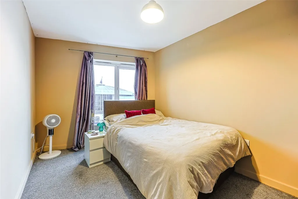 Boulevard Drive, Beaufort Park, NW9, photo 9
