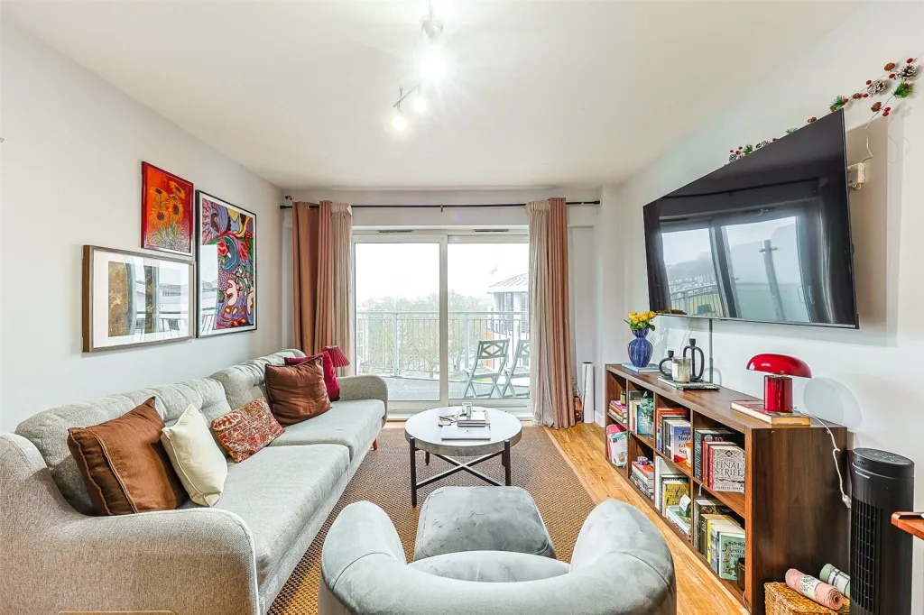 2 bed flat for sale, Boulevard Drive, Beaufort Park, NW9