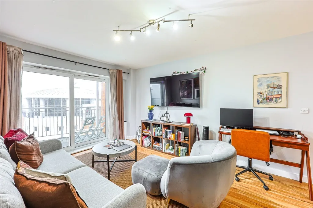 Boulevard Drive, Beaufort Park, NW9, photo 6