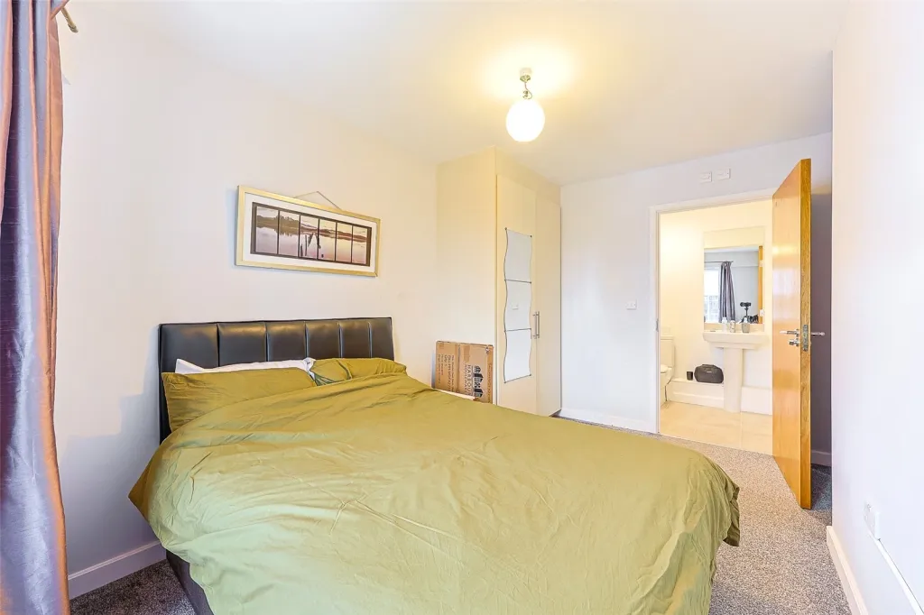 Boulevard Drive, Beaufort Park, NW9, photo 7