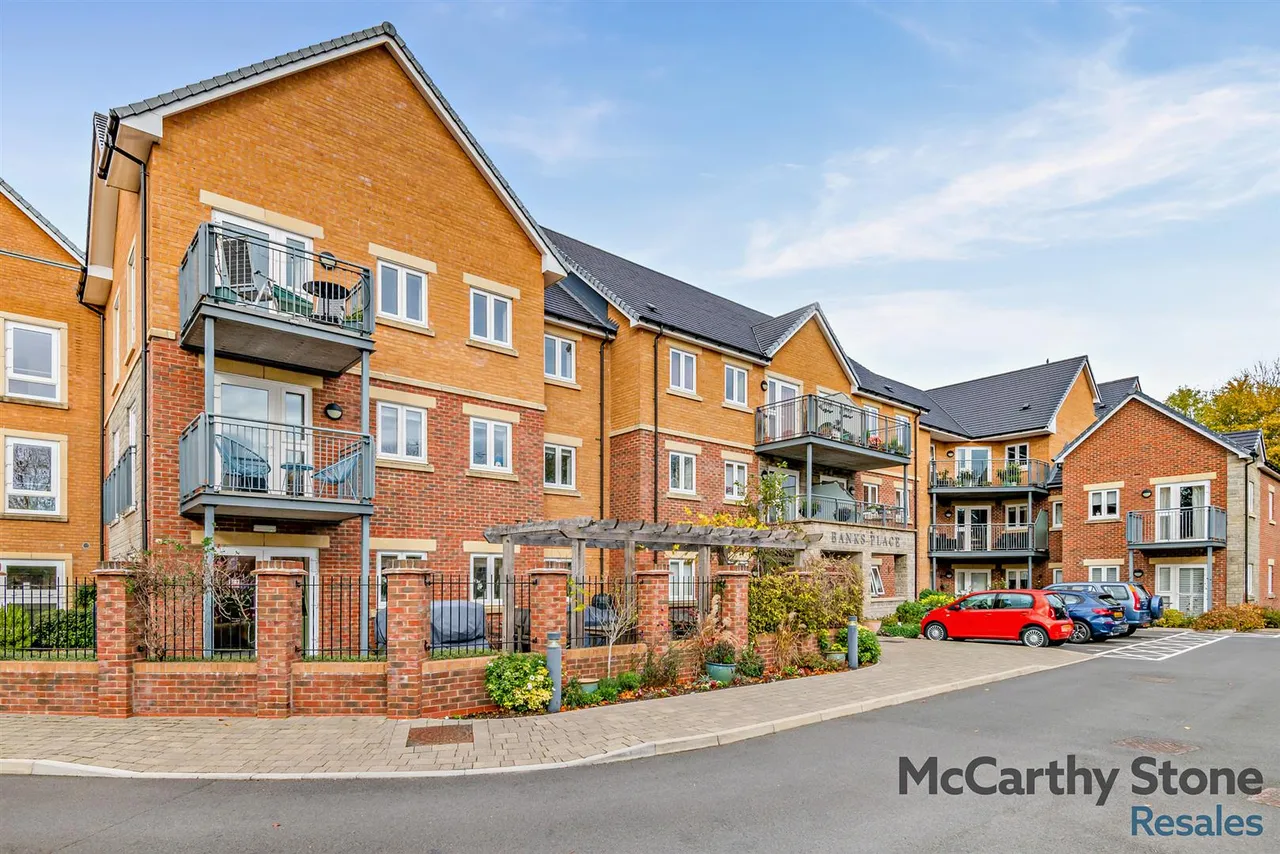 2 bed flat for sale, Moormead Road, Wroughton, SN4