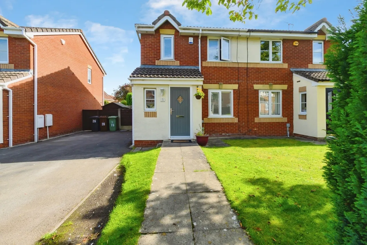 St. Johns Road, Worsley, M28, photo 2