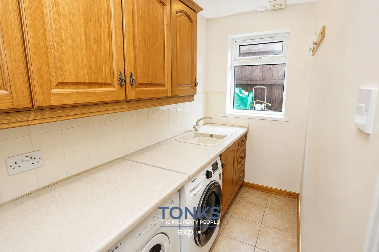 County Park Avenue, Halesowen, B62 8SX, photo 12