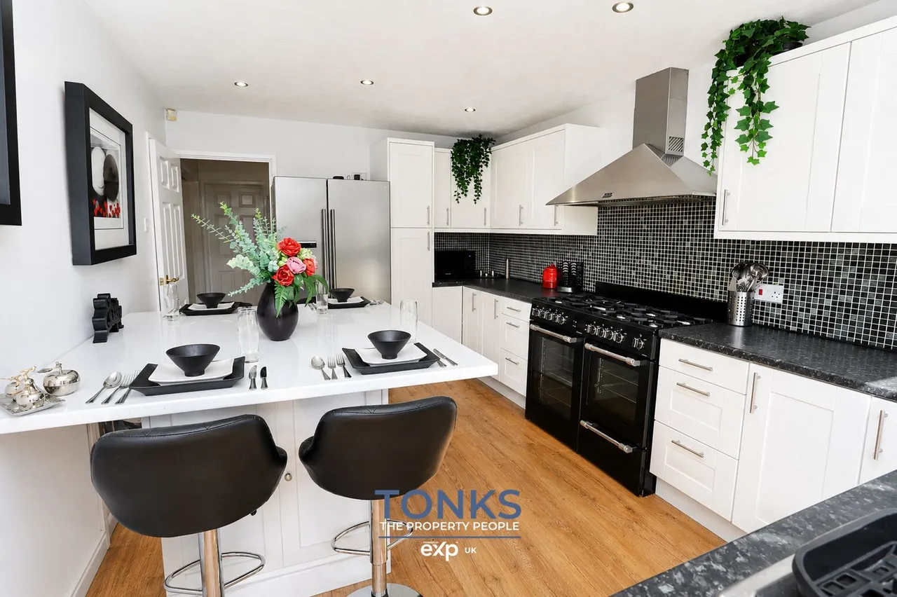 County Park Avenue, Halesowen, B62 8SX, photo 7