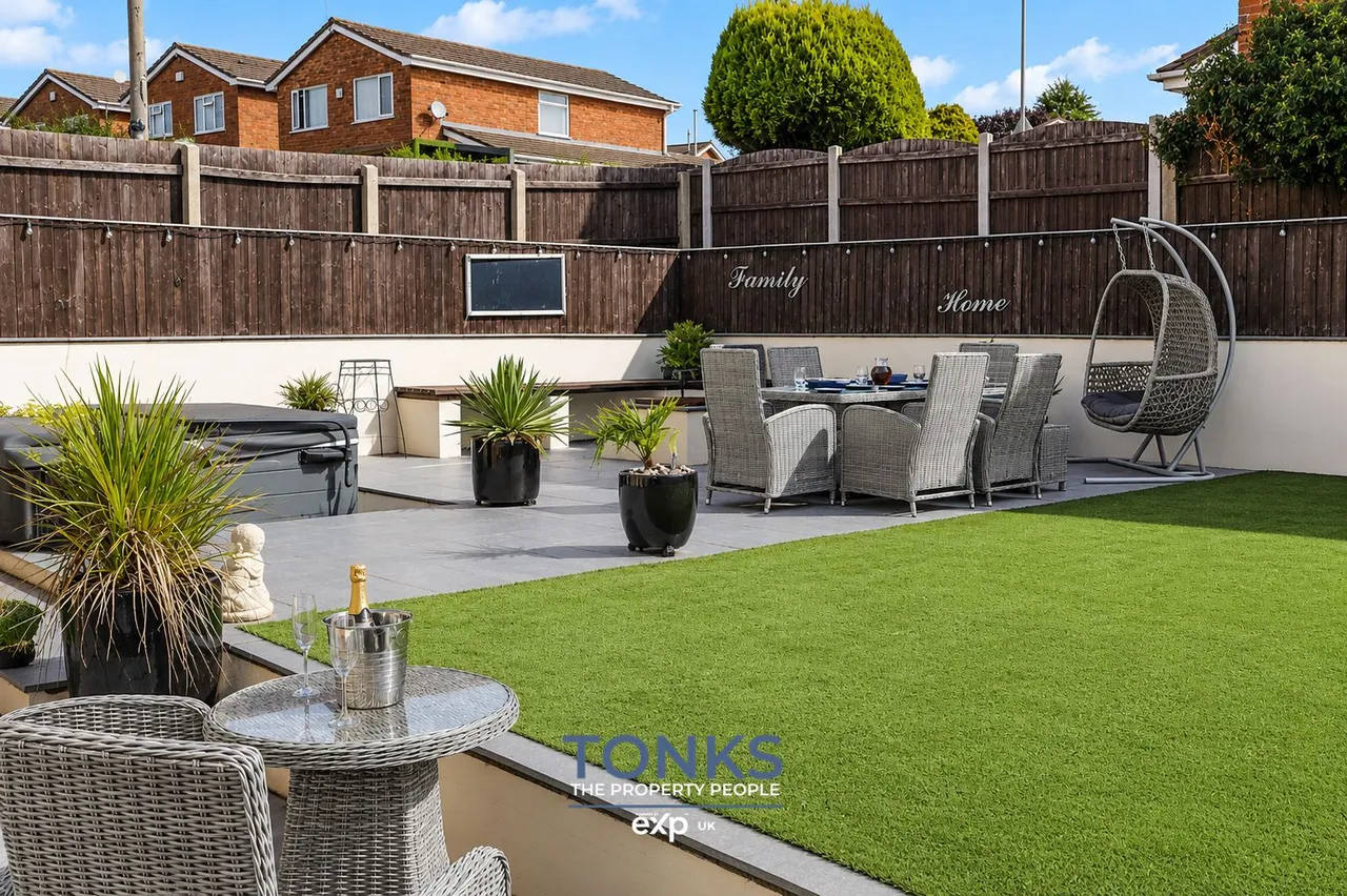 County Park Avenue, Halesowen, B62 8SX, photo 2