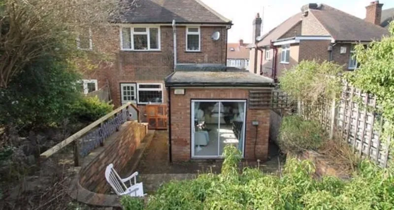Wardown Crescent, Luton LU2 7JT, photo 8