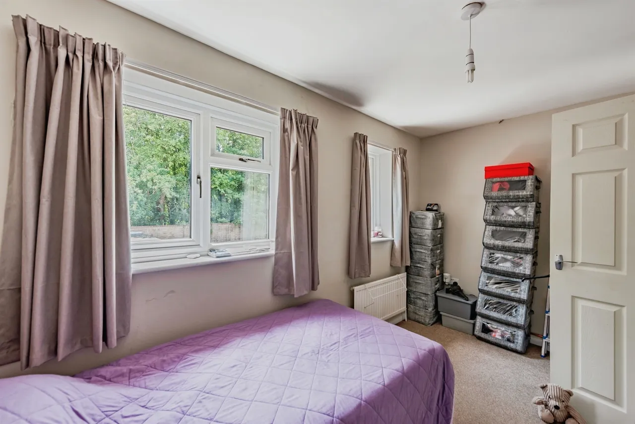 Berkeley Close, Crawley, photo 12