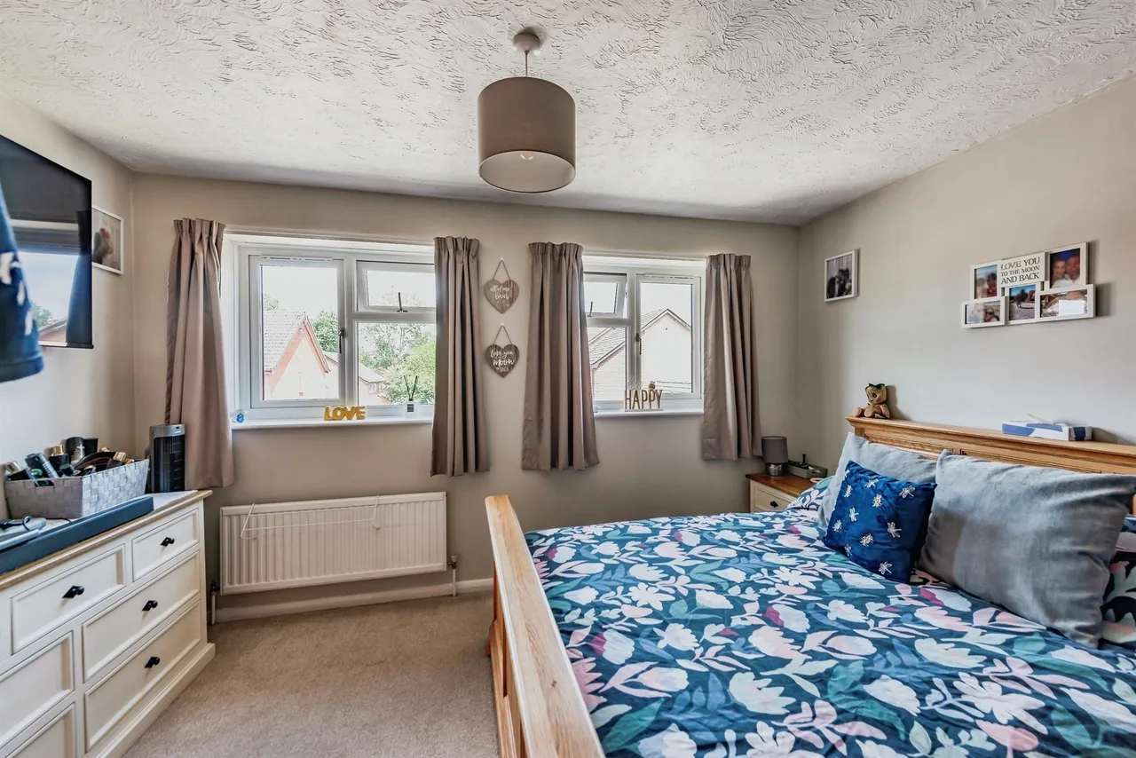 Berkeley Close, Crawley, photo 9