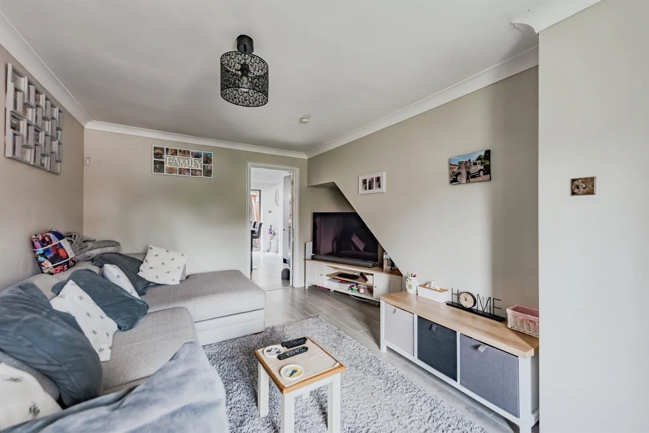 Berkeley Close, Crawley, photo 5