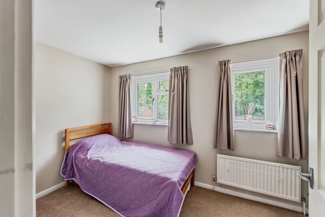 Berkeley Close, Crawley, photo 11
