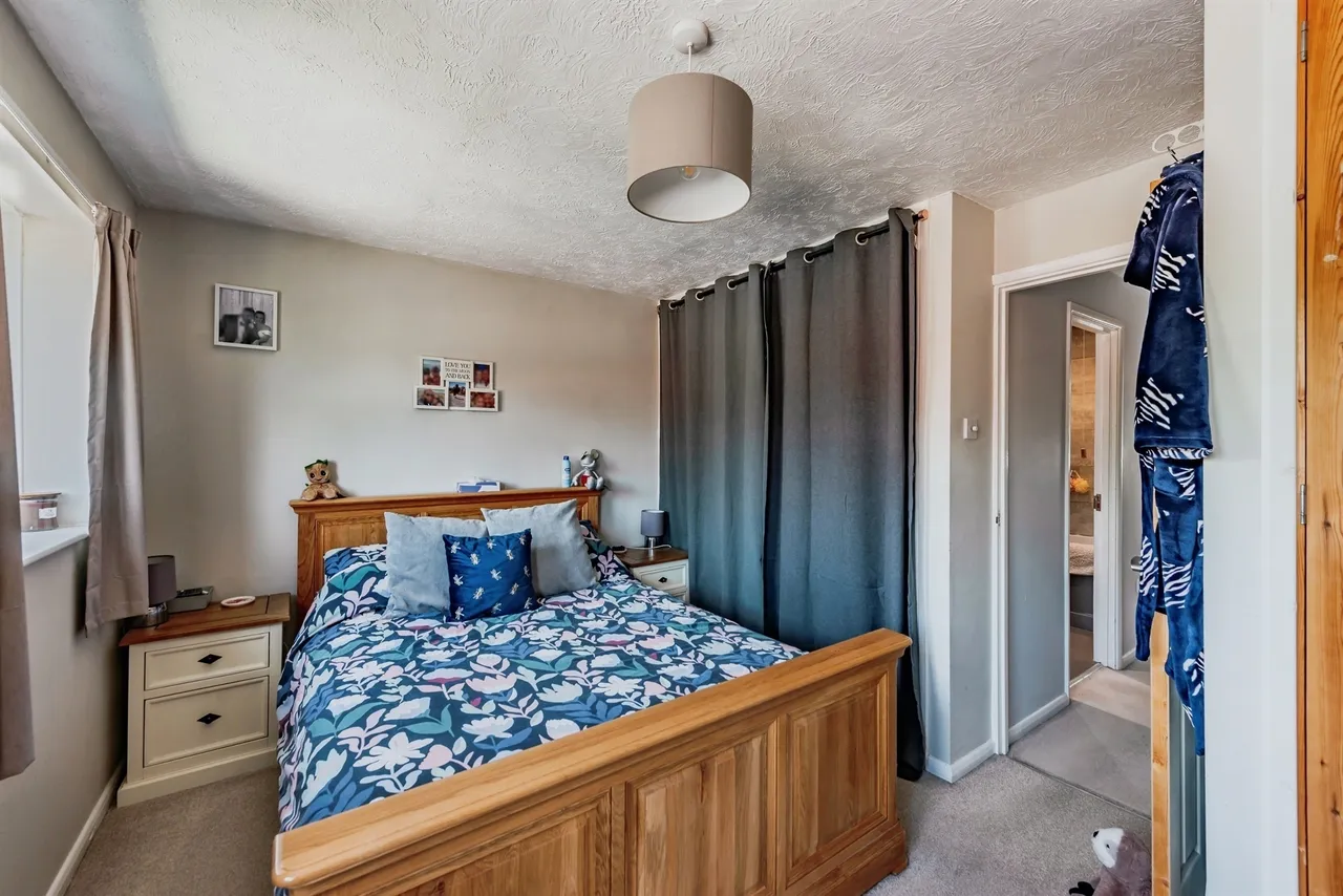 Berkeley Close, Crawley, photo 10