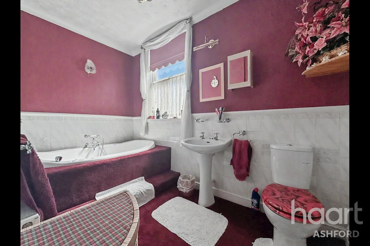 Canterbury Road, CT19, photo 8
