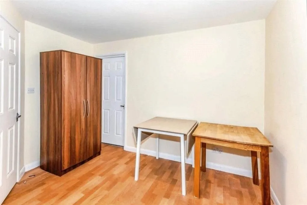 Wyatt Road, Staines-upon-Thames, TW18, photo 4