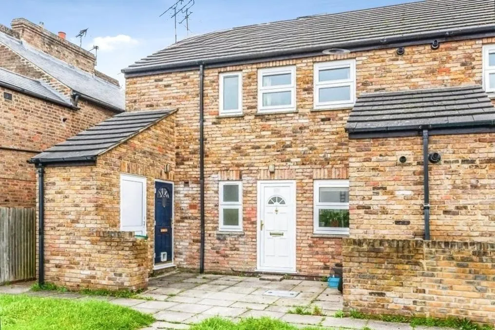 1 bed flat to rent, Wyatt Road, Staines-upon-Thames, TW18