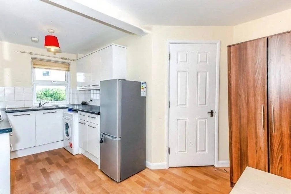 Wyatt Road, Staines-upon-Thames, TW18, photo 3