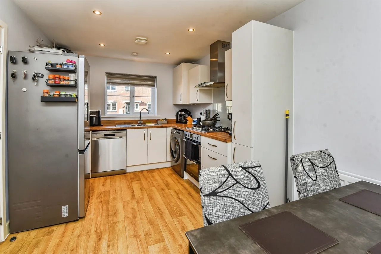 Flint Crescent, Westbury, BA13, photo 3