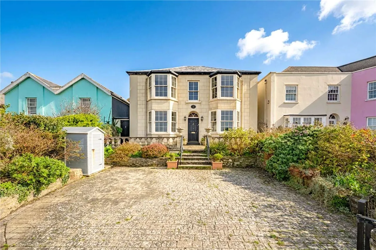 5 bed house for sale — The Beach, Clevedon, North Somerset, BS21 7QU