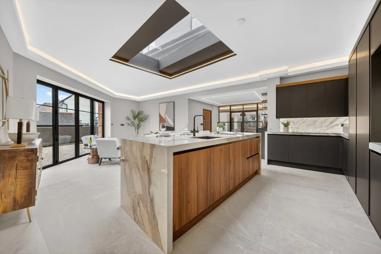 Otley Road, Adel, LS16, photo 5
