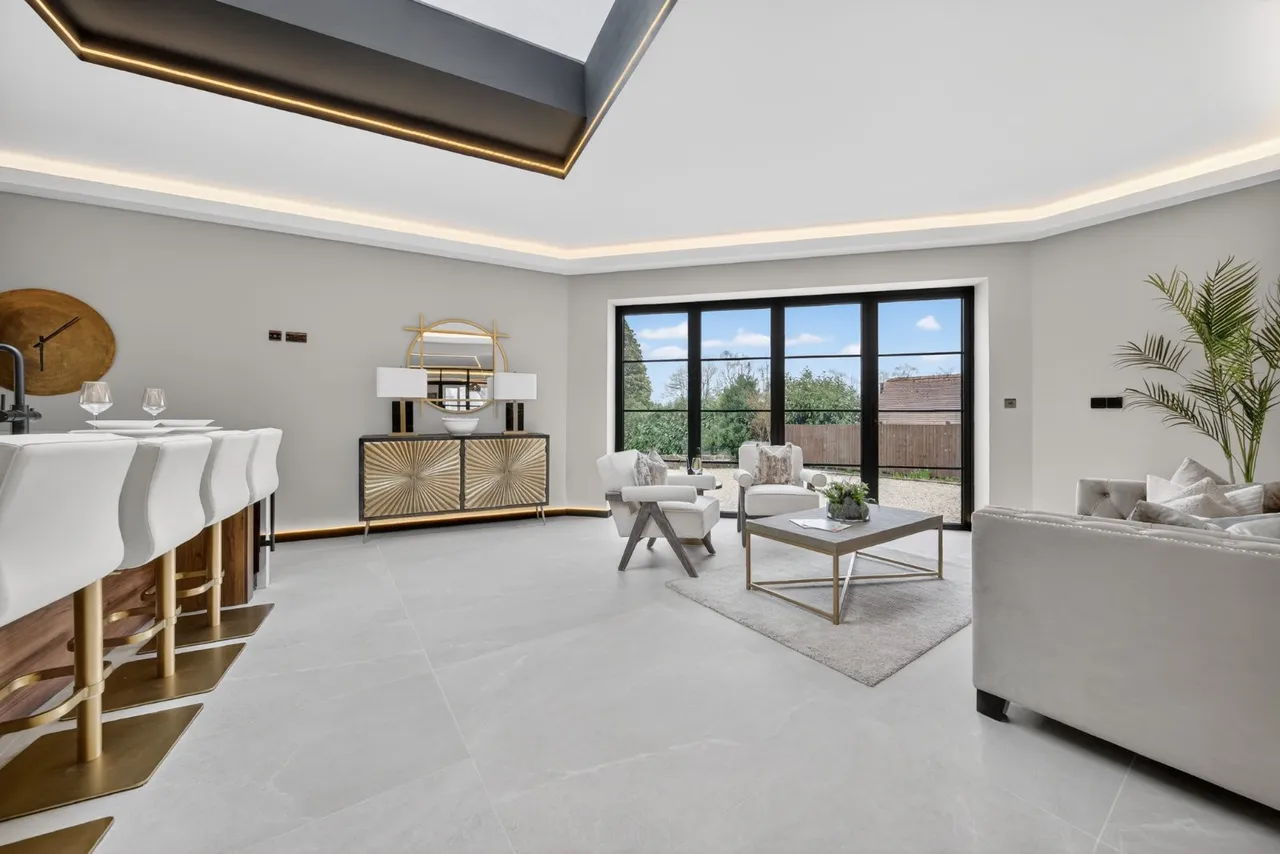 Otley Road, Adel, LS16, photo 9